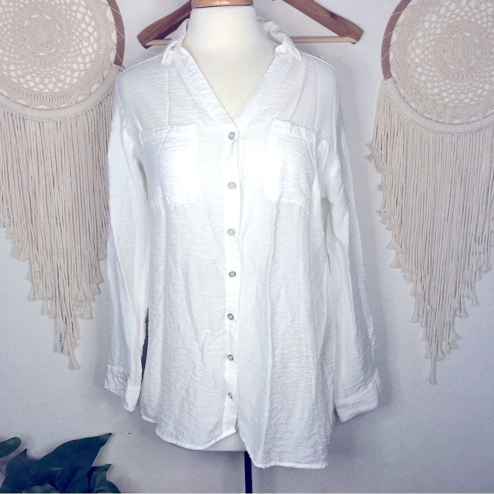 Vanity white long line button back detail blouse